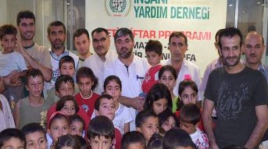 İhh, Bayram &Ouml;ncesi Viranşehir&rsquo;de 100 Yetim &Ccedil;ocuğu Sevindirdi