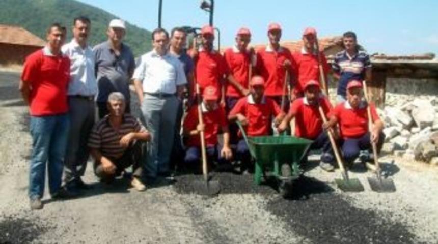 Burhaniye&rsquo;de Romanlar &Ccedil;alışıyor, Yollar G&uuml;zelleşiyor