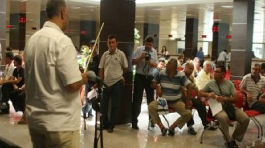 Antalya SGK&rsquo;da, Vatandaşlar Klasik M&uuml;zik Eşliğinde Bekliyor