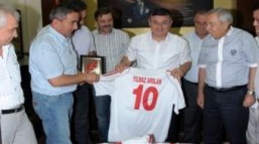 Balıkesirspor Y&ouml;netimi Vali Arslan'ı Ziyaret Etti
