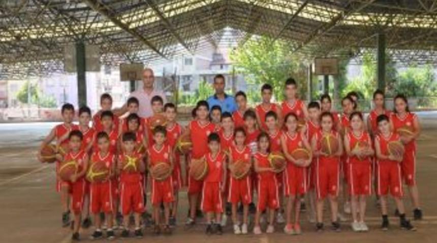 Denizli Belediyesi&rsquo;nin Yaz Okullarında Binlerce &Ouml;ğrenci &Uuml;cretsiz Spor Yapıyor