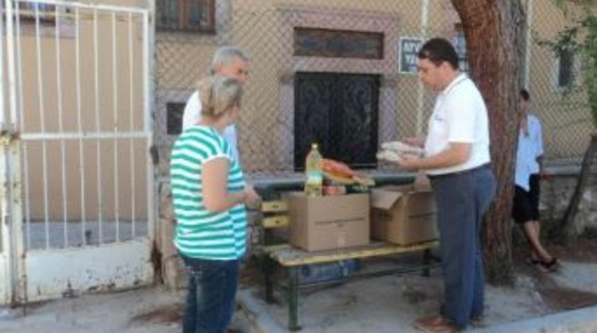 Ayvalık Kaymakamlığı&rsquo;ndan İhtiya&ccedil; Sahibi Bin Aileye Ramazan Yardımı