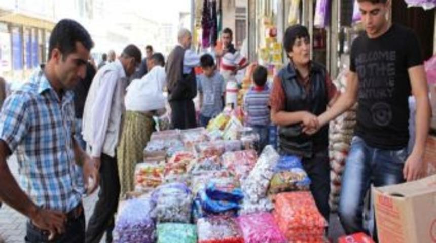 Bayram Tezgahları Kuruldu, Cadde Ve Sokaklar Şenlendi