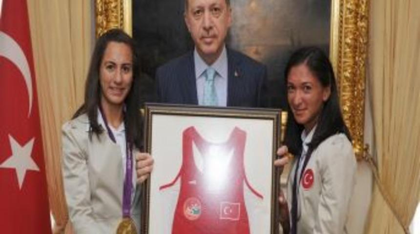 Başbakan Erdoğan, Olimpiyatlarda Madalya Kazanan Sporcuları Kabul Etti