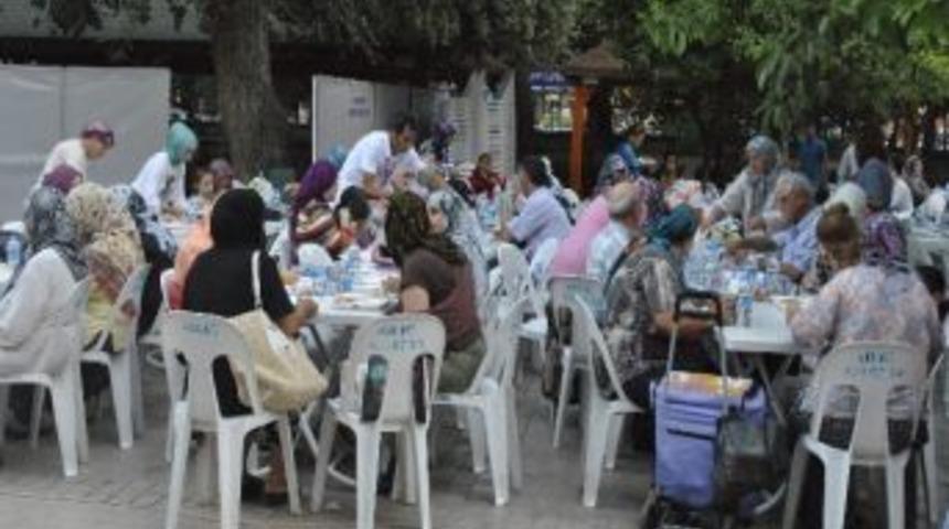 Muratpaşa&rsquo;dan İftar Yemeği