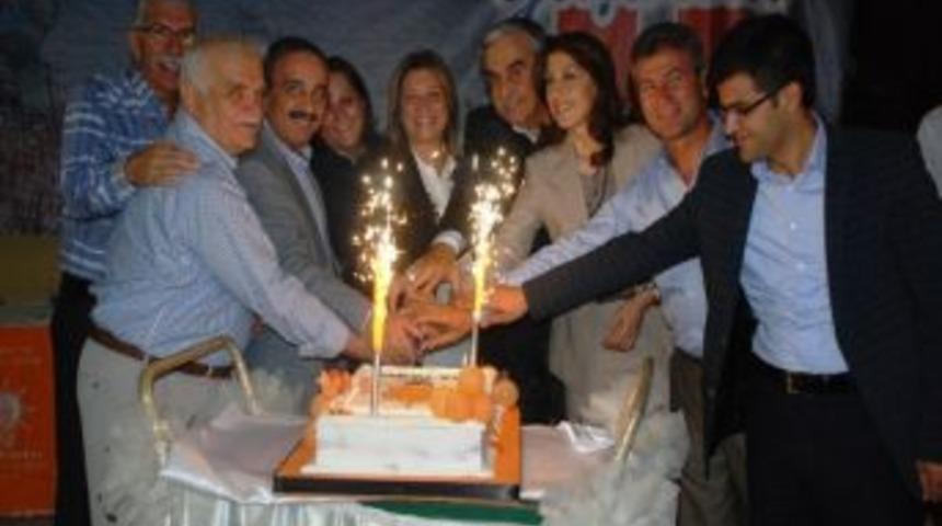 Ak Parti'nin 11. Kuruluş Yıld&ouml;n&uuml;m&uuml; İzmir'de Binlerce Kişinin Katıldığı Vefa İftarlarıyla Kutlandı