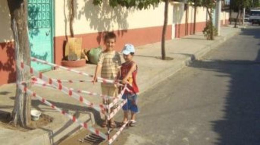 &Ouml;demiş&rsquo;te R&ouml;gar Ve Telekom Kapaklarına Elden Ge&ccedil;irildi