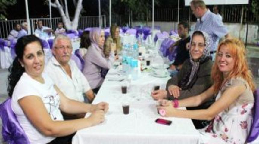 Bergama Ak Parti'nin 11. Kuruluş Yıld&ouml;n&uuml;m&uuml;n&uuml; İftar Yemeğiyle Kutladı