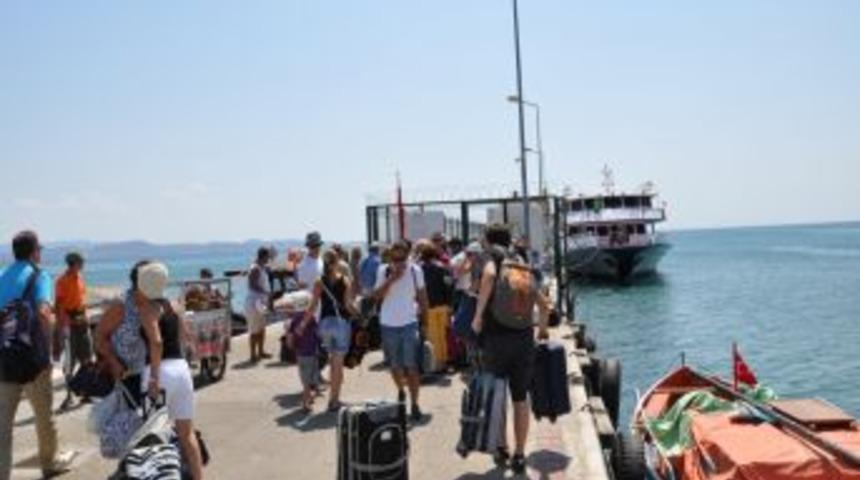 Ak&ccedil;ay Heyetine, Midilli'de Sıcak Karşılama