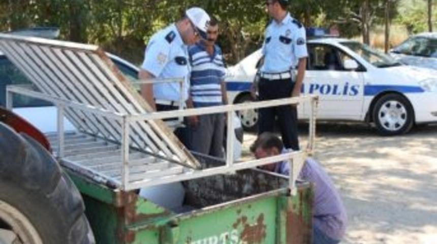 Sarıg&ouml;l Ve Alaşehir&rsquo;de Trakt&ouml;rlere Reflekt&ouml;r Takılıyor