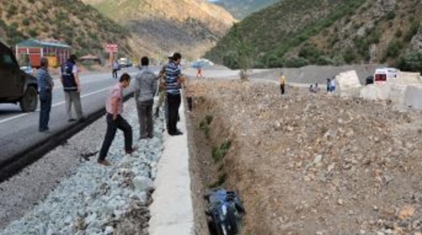G&uuml;m&uuml;şhane&rsquo;de Trafik Kazası: 1 &Ouml;l&uuml;, 4 Yaralı