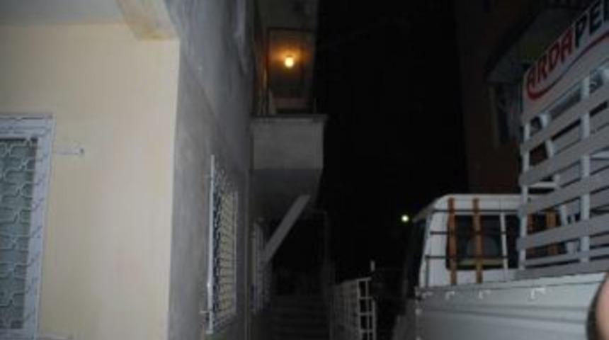 Evin 1. Katından D&uuml;şen Şahıs Yaralandı