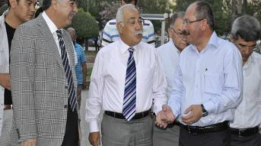 Vali Al Kuşadası&rsquo;nda Vatandaşla Birlikte İftar A&ccedil;tı