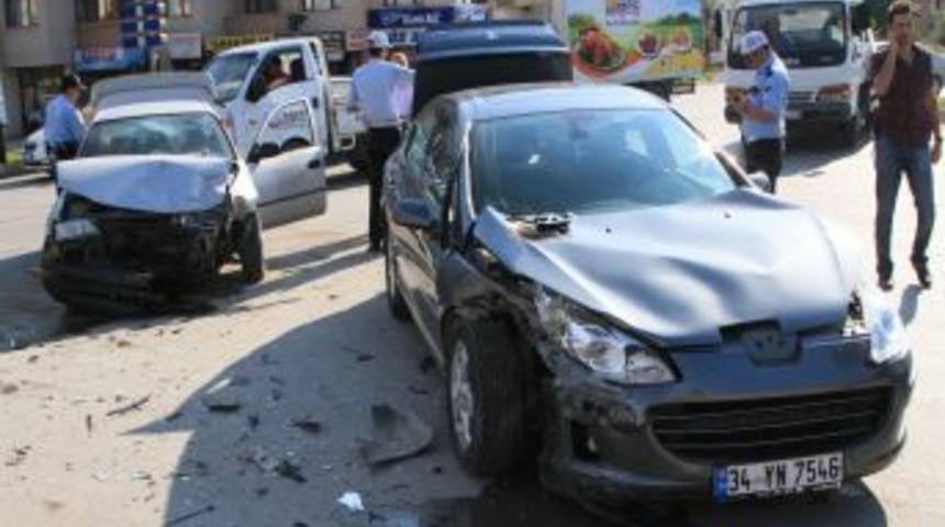 Boluda Trafik Kazası: 3 Polis Yaralı