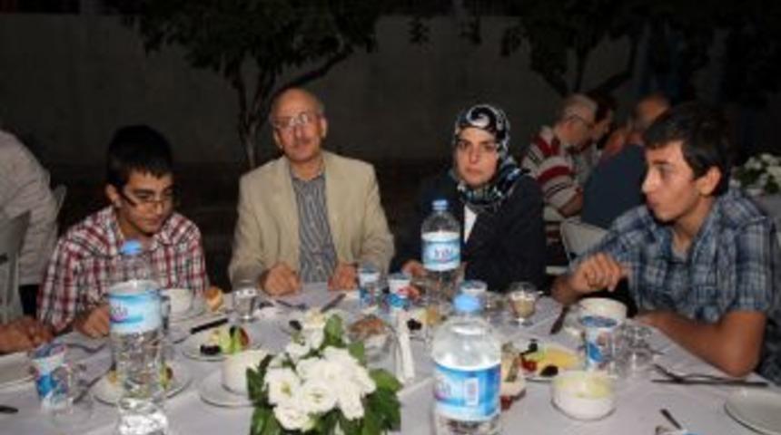 Kordelyalılar Derneği'nden Kilise'de Iftar