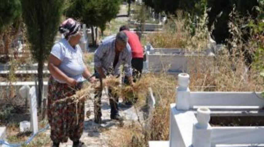 G&ouml;nen'de Mezarlıkar Tertemiz
