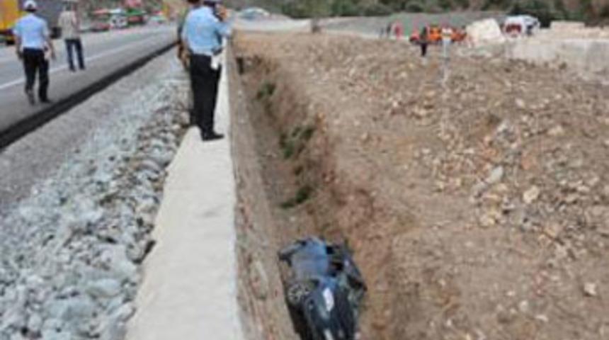 G&uuml;m&uuml;şhane'de feci kaza: 1 &ouml;l&uuml;, 4 yaralı