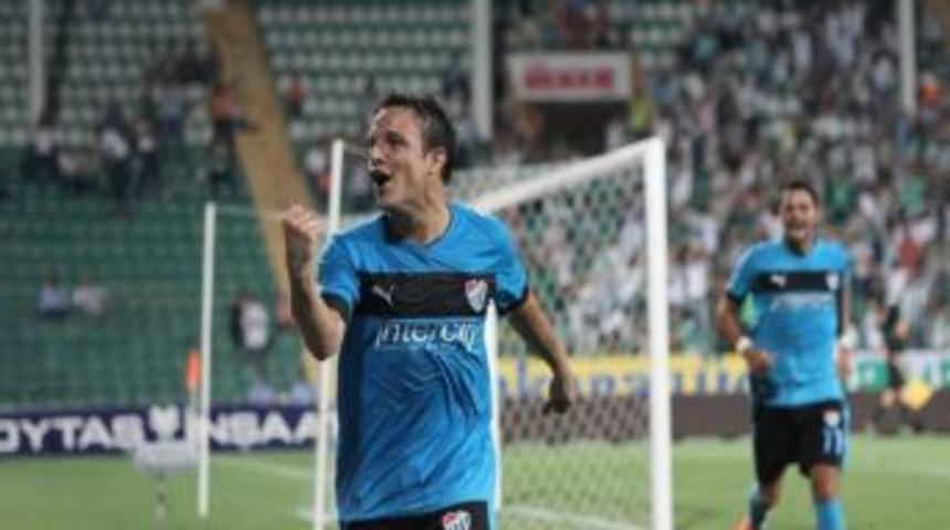 Timsah Zorlu Viraja Giriyor