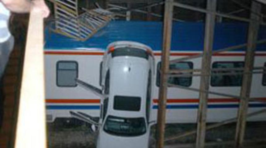 K&ouml;pr&uuml;den trenin &uuml;zerine u&ccedil;tu!