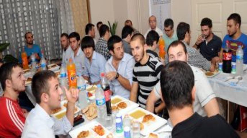 Ahıskalı &Uuml;niversite &Ouml;ğrencileri Iftarda Buluştu