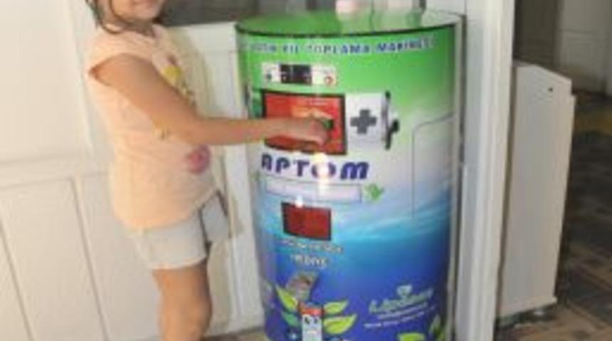 Boş Pili Makineye At, Sakızı Al