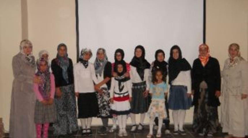 Tortum'da Fahri &Ouml;ğreticiler Kadir Gecesine &Ouml;zel Program D&uuml;zenledi