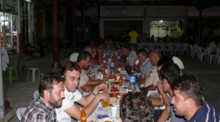 &Ccedil;atalzeytin Merkez Muhtarı İftar Verdi