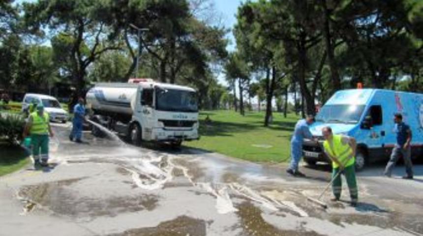 Balıkesir Belediyesi Şehirde Bayram Temizliği Yaptı