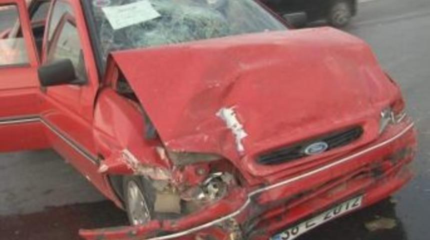 Kazada Yaralanan Anne, Kendi Acısını Unutup Oğlunu Sakinleştirmeye &Ccedil;alıştı