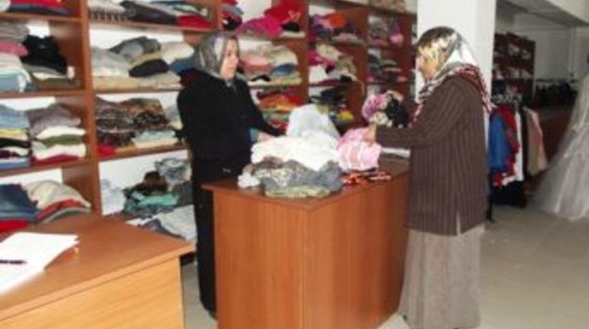 Acıpayam Sevgi Eli, Bayram &Ouml;ncesi De Ihtiya&ccedil; Sahiplerine El Uzatıyor