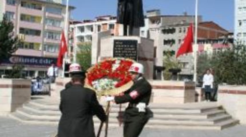 Kars&rsquo;ın Sel&ccedil;uklu T&uuml;rkleri Tarafından Fethi&rsquo;nin 948. Yıld&ouml;n&uuml;m&uuml; Dolayısıyla T&ouml;ren D&uuml;zenlendi