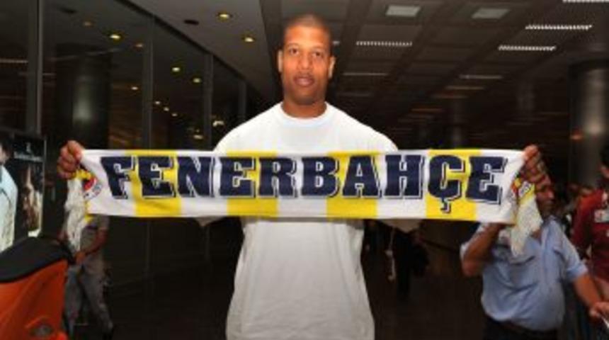 Fenerbah&ccedil;e &Uuml;lker, Mike Batiste Ile 1 Yıllığına Anlaştı