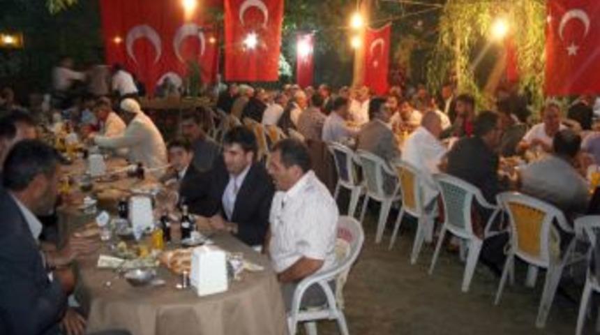 Pasinler'de Mhp'den İftar Yemeği