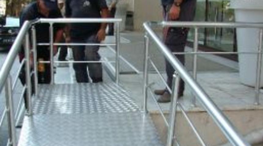 &Ccedil;orlu Belediyesi&rsquo;ne Engelli Rampası