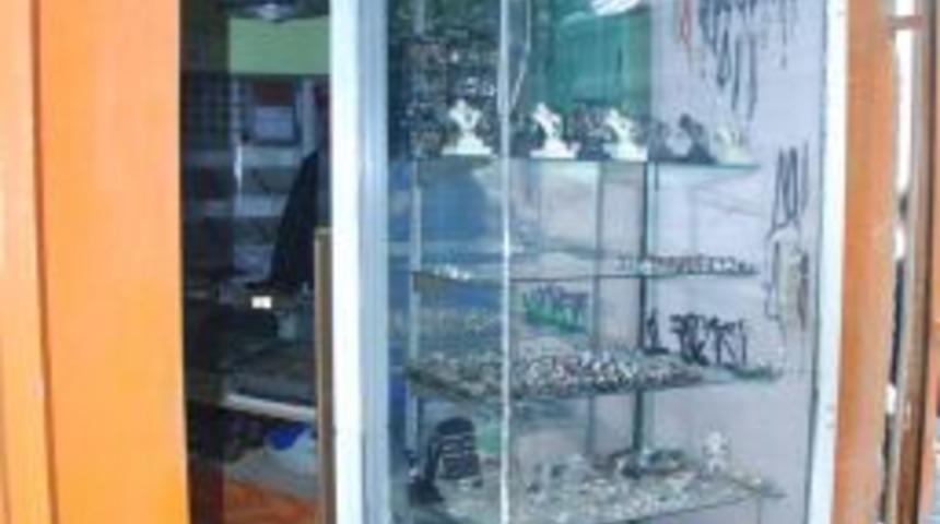 G&uuml;m&uuml;ş&ccedil;&uuml; D&uuml;kkanını Soyduğu Iddia Edilen Zanlı Altı Ay Sonra Yakalandı