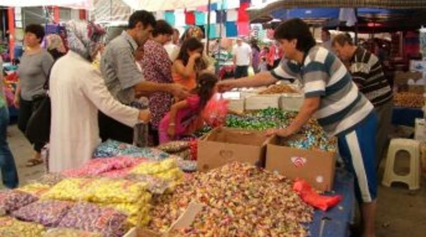 Bayram Şekerleri Tezgahları S&uuml;sl&uuml;yor