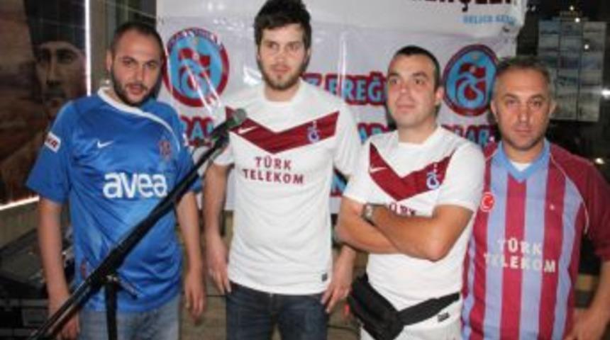 Trabzonsporlulardan Horonlu Meşaleli Kutlama