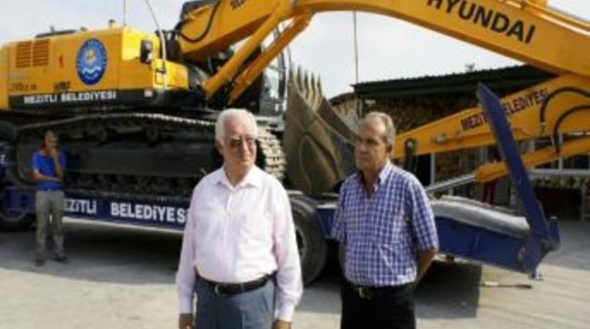 Mezitli Belediyesi&rsquo;ne &Uuml;&ccedil; Yeni İş Makinesi Alındı