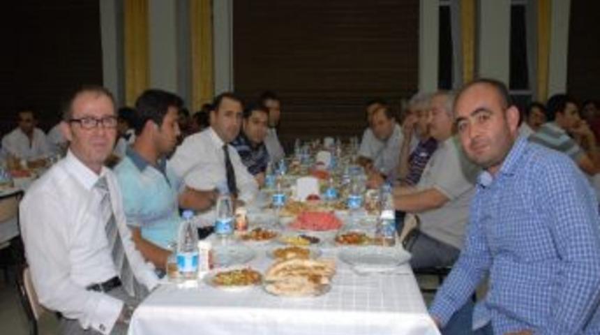 G&ouml;rmeyenler K&uuml;lt&uuml;r Derneği &Uuml;yeleri İftarda Buluştu