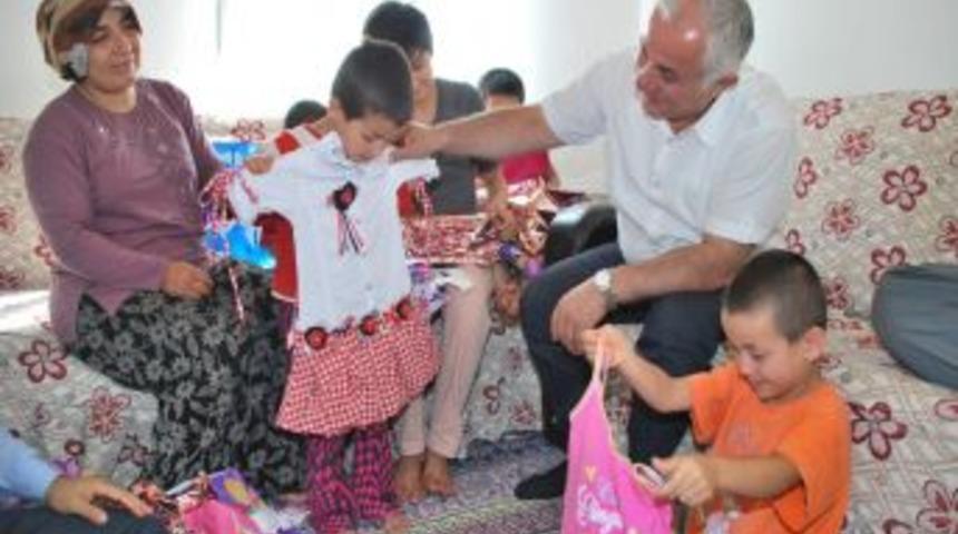 &Ccedil;ubuk'da Yetim Ve &Ouml;ks&uuml;zler Bayram &Ouml;ncesi Sevindirildi