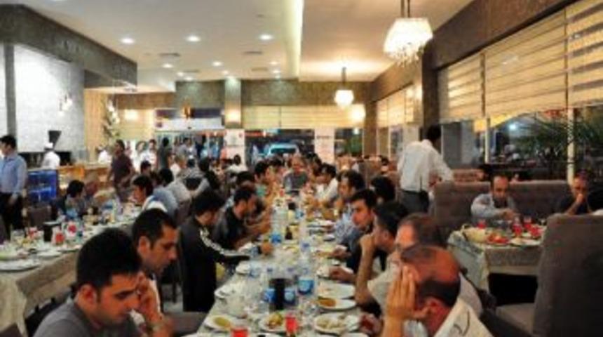 Korkmazlar Grup M&uuml;şterileriyle İftar Yemeğinde Buluştu
