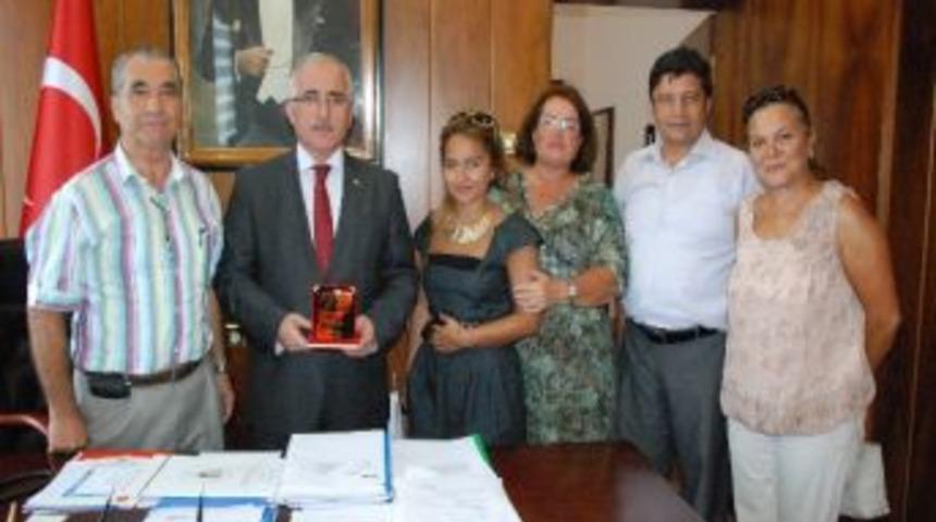 Gelibolu Derneğinden Vali Tuna&rsquo;ya Ziyaret