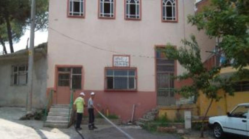 İzmit’te Camiler Bayrama Hazırlanıyor