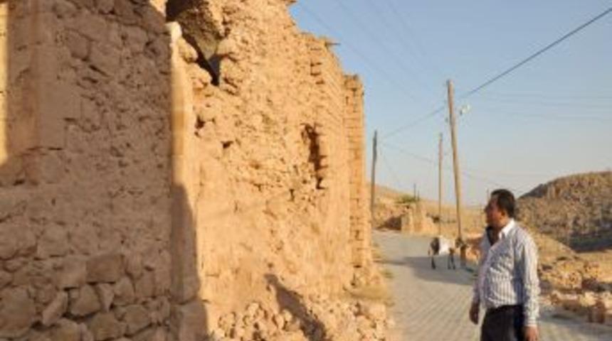 K&ouml;ydeki Harabeler Tehlike Sa&ccedil;ıyor