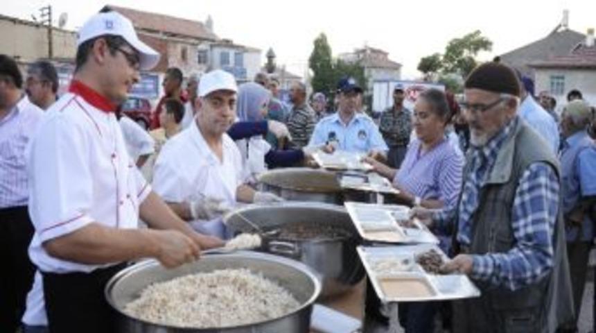 Karaman Belediyesi'nden İftar Sofrasına Destek Verenlere Teşekk&uuml;r