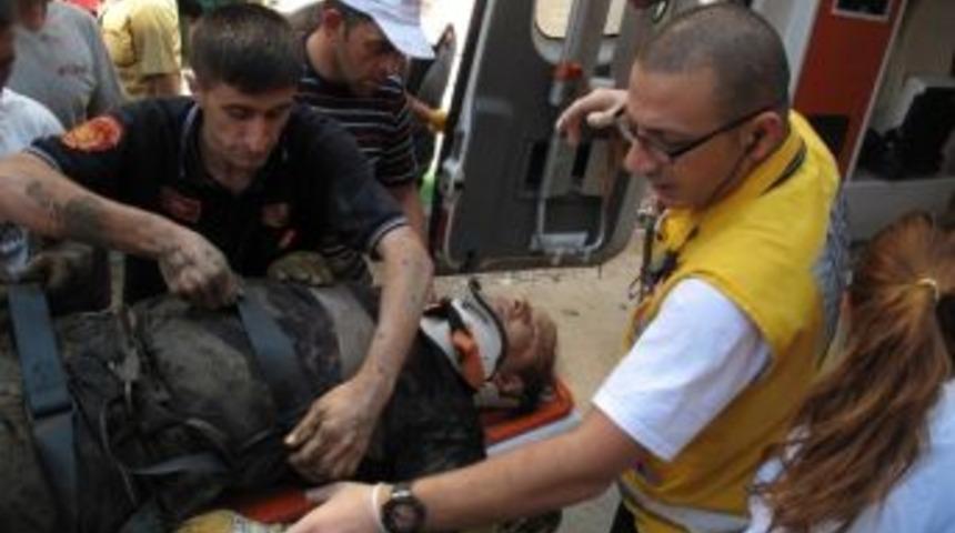 Kanalizasyon &Ccedil;alışmasında Toprak Kayması: 1 Yaralı