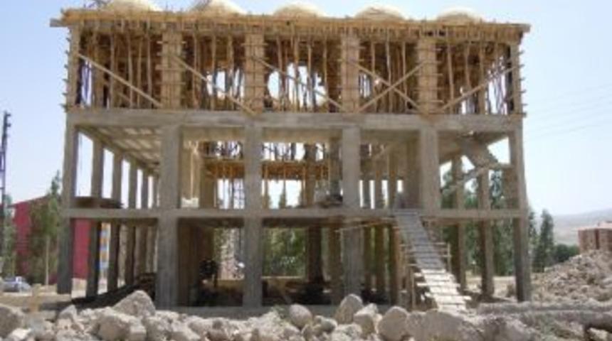 Cami İnşaatının Tamamlanması İ&ccedil;in Destek Bekliyorlar