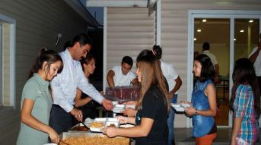 Gen&ccedil;lik Merkezi&rsquo;nde İftar Programı D&uuml;zenlendi
