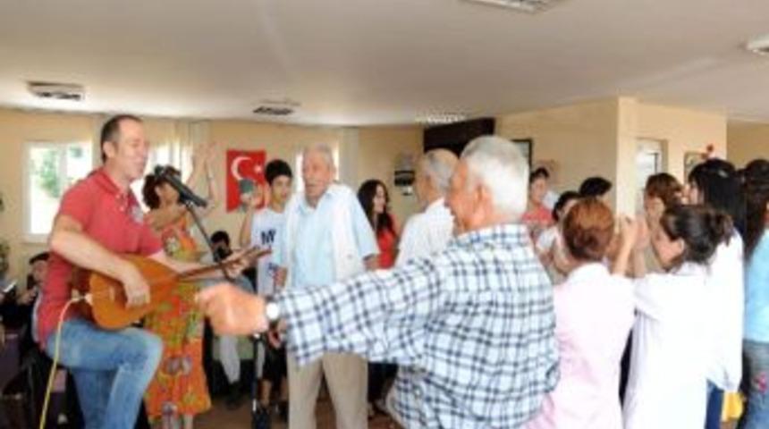S&uuml;mer Ezg&uuml;&rsquo;den Yaşlılara Konser