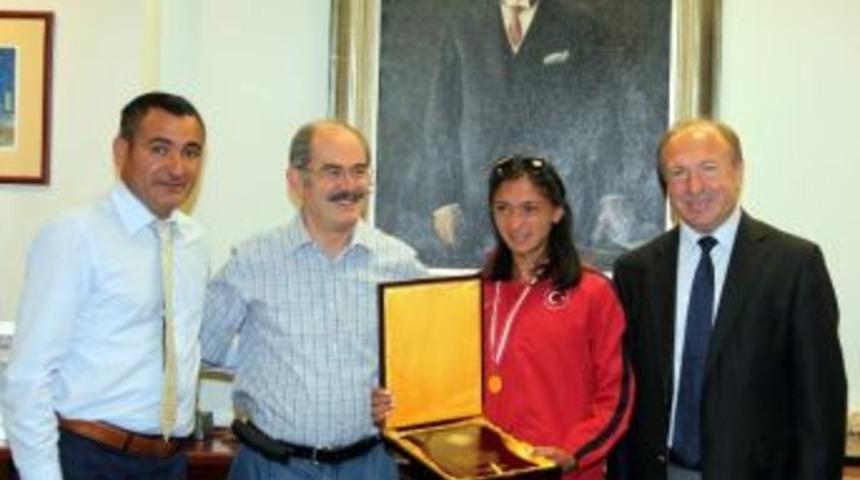 Olimpiyat Gururumuz Gamze&rsquo;den B&uuml;y&uuml;kerşen&rsquo;e Ziyaret